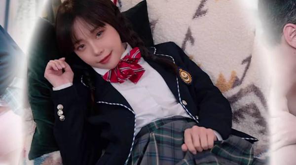 天美传媒TMW174清纯女孩诱拐色大叔